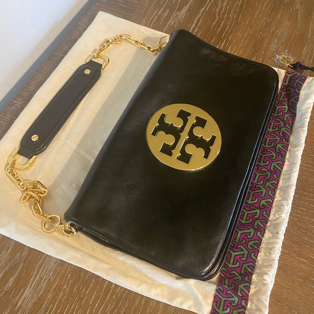 Great condition Tory Burch Reva clutch